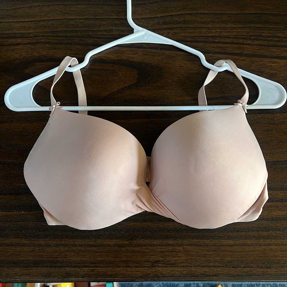 Victoria’s Secrete - 34D - Nude Plunge Bra - Picture 6 of 6